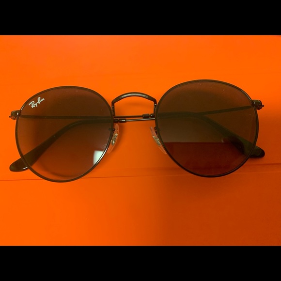 Black Circle Ray Bans - Picture 3 of 3